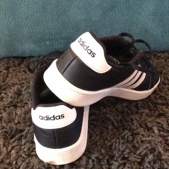 Youth Size 5 Adidas - Picture 4 of 4